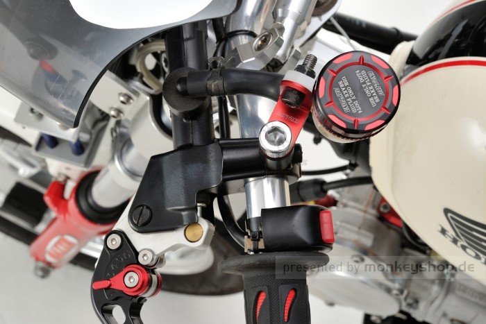 Daytona Deckel Behälter Bremsflüssigkeit "TKM" für NISSIN 38mm 2-farbig eloxiert rot schwarz