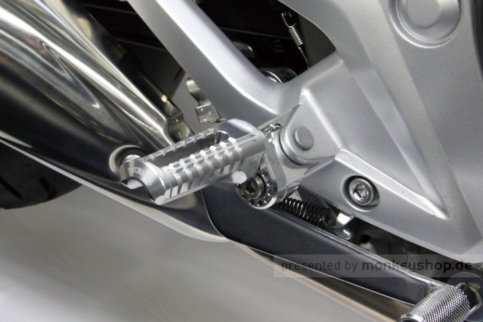 Takegawa Fußrasten einstellbar CNC Alu silber eloxiert f. Monkey 125 + MSX 125 + Dax 125