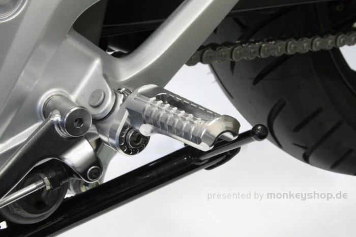 Takegawa Fußrasten einstellbar CNC Alu silber eloxiert f. Monkey 125 + MSX 125 + Dax 125