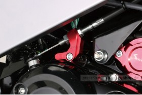 Kitaco Kupplungszughalter Aluminium rot eloxiert f. MSX JC92 & Monkey 125 JB03