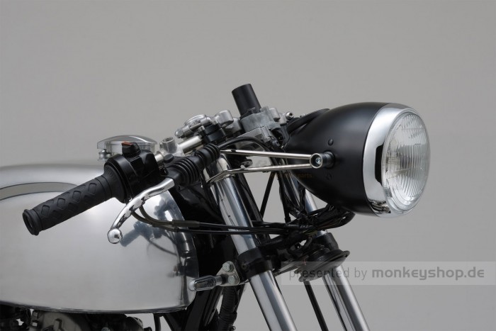 Montagebeispiel: Halterungen und Instrumente gehören nicht zum Lieferumfang